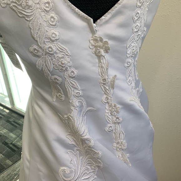 🚫SOLD🚫Exquisite Embroidered Soft White Wedding Gown sz 14 - Picture 4 of 11